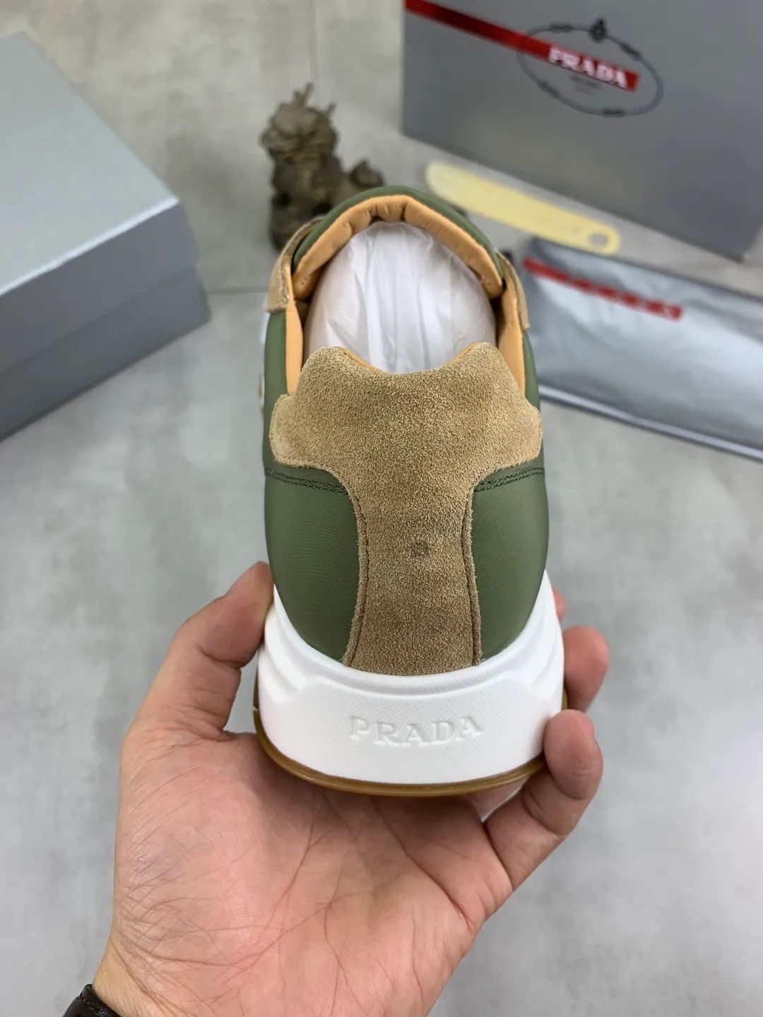 Men's shoes 💰P580💰 [New style] High version official website popular models are on the market, 🆘 The trendy brand (Prada) mainly promotes popular models, avant-garde and versatile fashionable men's shoes private version mold opening, cowhide surface splicing 1:1 replica... Fashion is simple, original imported cowhide and lining cowhide feet; the atmosphere and personality are more fashionable, eye-catching and pursuing class. It will subvert the old idea and be with you to spend time with you. A must-have for fashionistas! Must keep for yourself ! High-end comfort, high-end quality workmanship. Size: 38-45; multiple colors available.